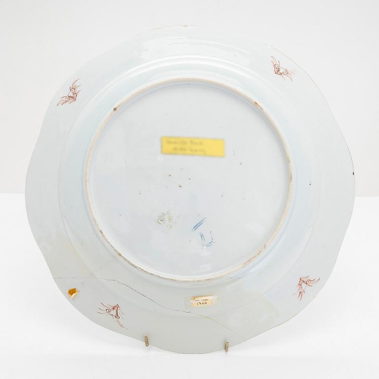 A Chinese 18th-century porcelain dish.