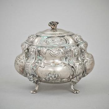 SOCKERSKRIN, silver, rokokostil, importstämplar, 1900-tal. 340gr.