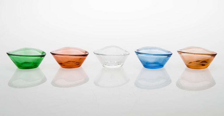 HELENA TYNELL, Five bowls/ash trays Riihimäen Lasi Oy. In production 1949-1958.