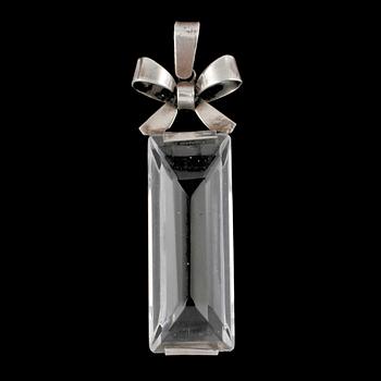 HÄNGE, silver samt fasettslipad bergskristall, Martin Elmblad, Stockholm, 1947. Vikt 12 g.