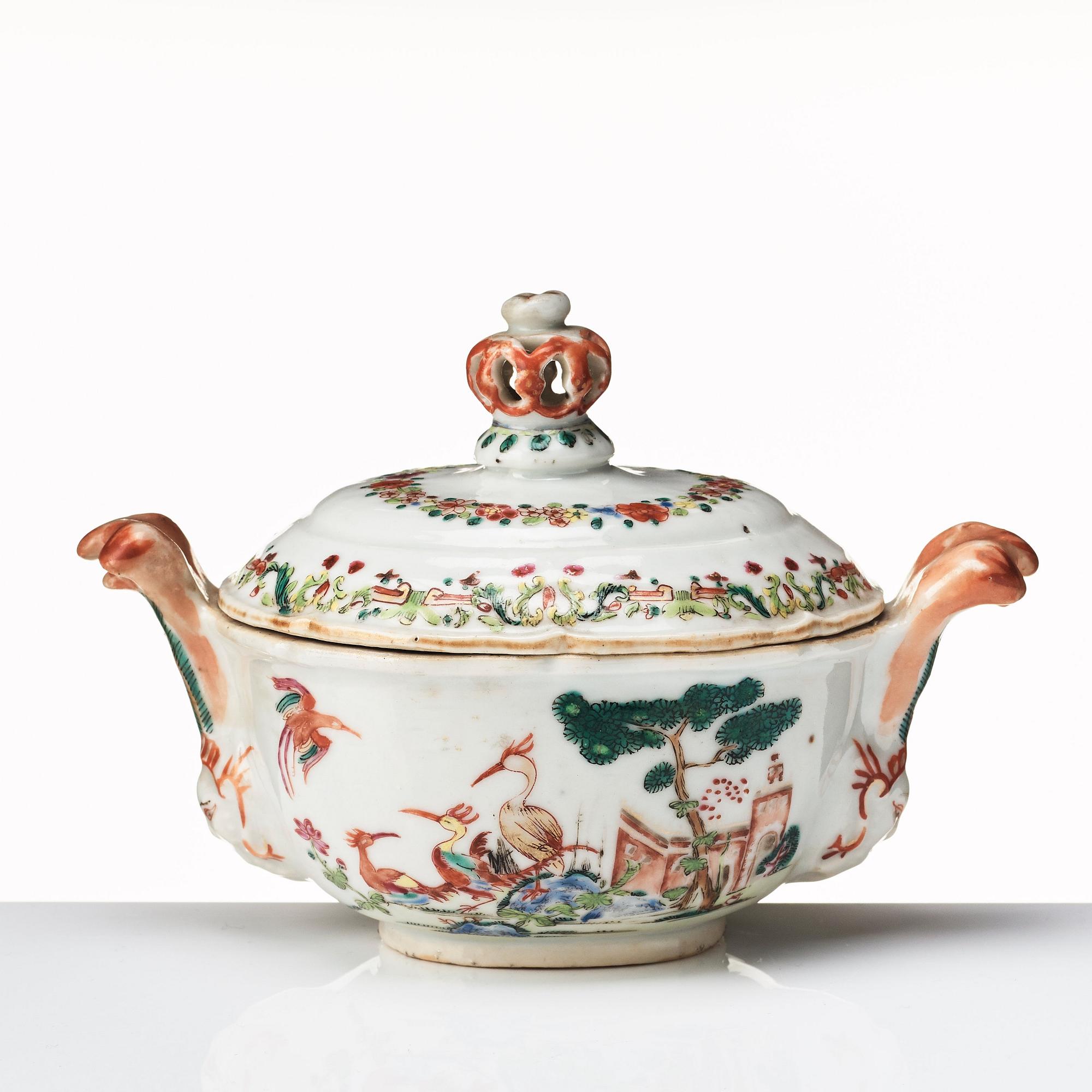 Smörterrin med lock, kompaniporslin. Qingdynastin, Qianlong (1736-95).