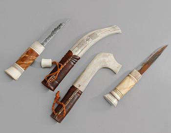SAMEKNIVAR, 2 st, monogramsignerade, varav en troligen Karl Eriksson, 1900-tal.