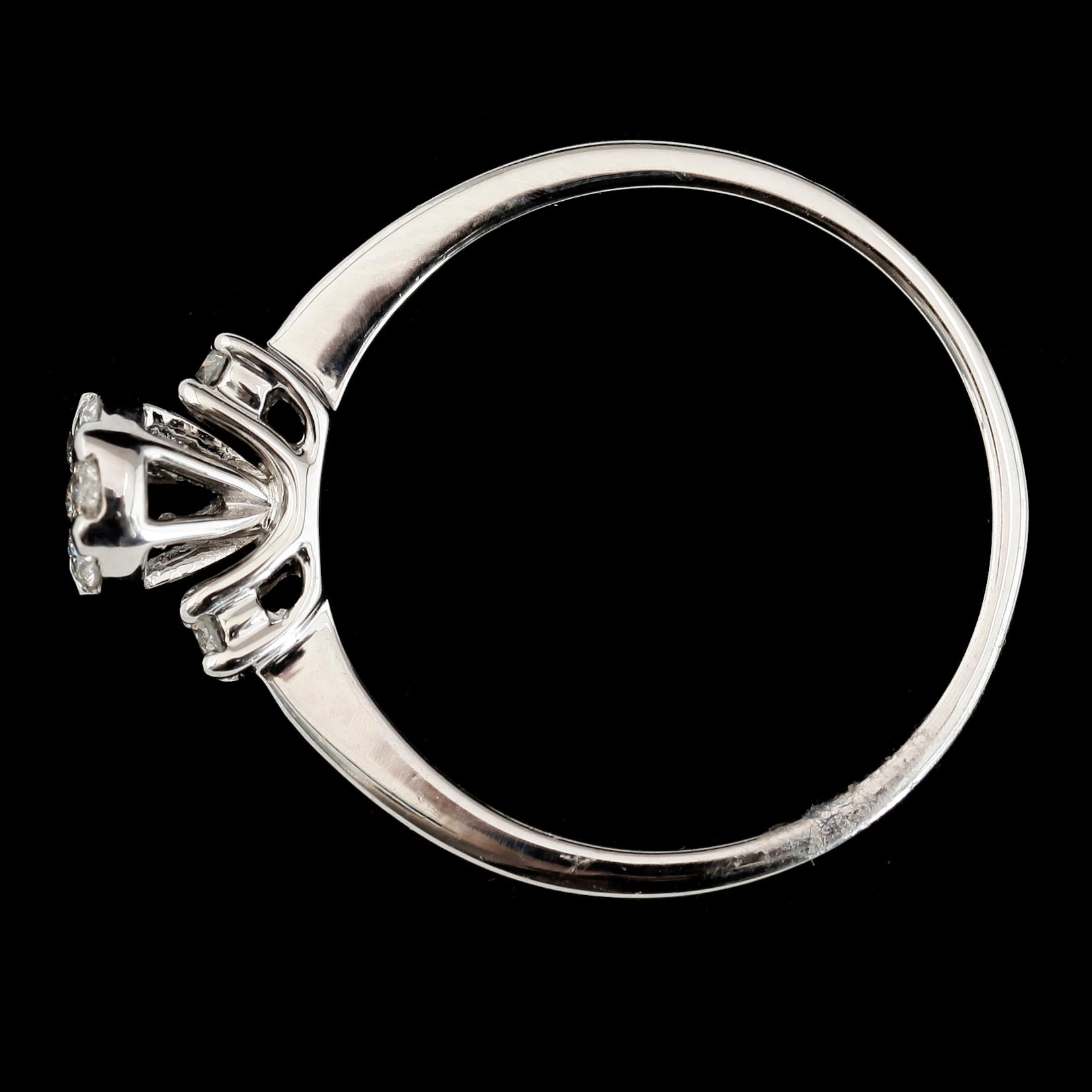 RING, 14K vitguld, briljantslipade diamanter. Vikt ca 3 g.