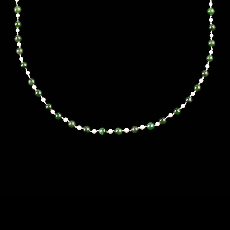 COLLIER samt ARMRING, 18 k guld samt jade.