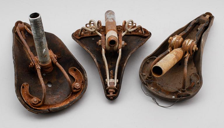 CYKELSADLAR, 3 st, 1900-talets första hälft.