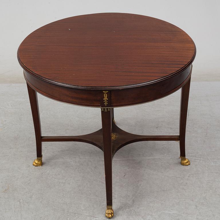 SALONGSBORD SAMT LAMPBORD, ett par, Sengustaviansk stil, tidigt 1900-tal.