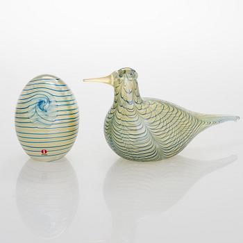 OIVA TOIKKA, An annual glass bird with its egg, year 2007, both signed O. Toikka Nuutajärvi, the egg numbered 328/750.