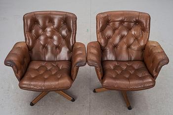 SNURRFÅTÖLJER, ett par, Göte Möbler, 1970-tal.