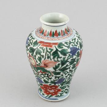 Vas, porslin. Transition, 1600-tal.