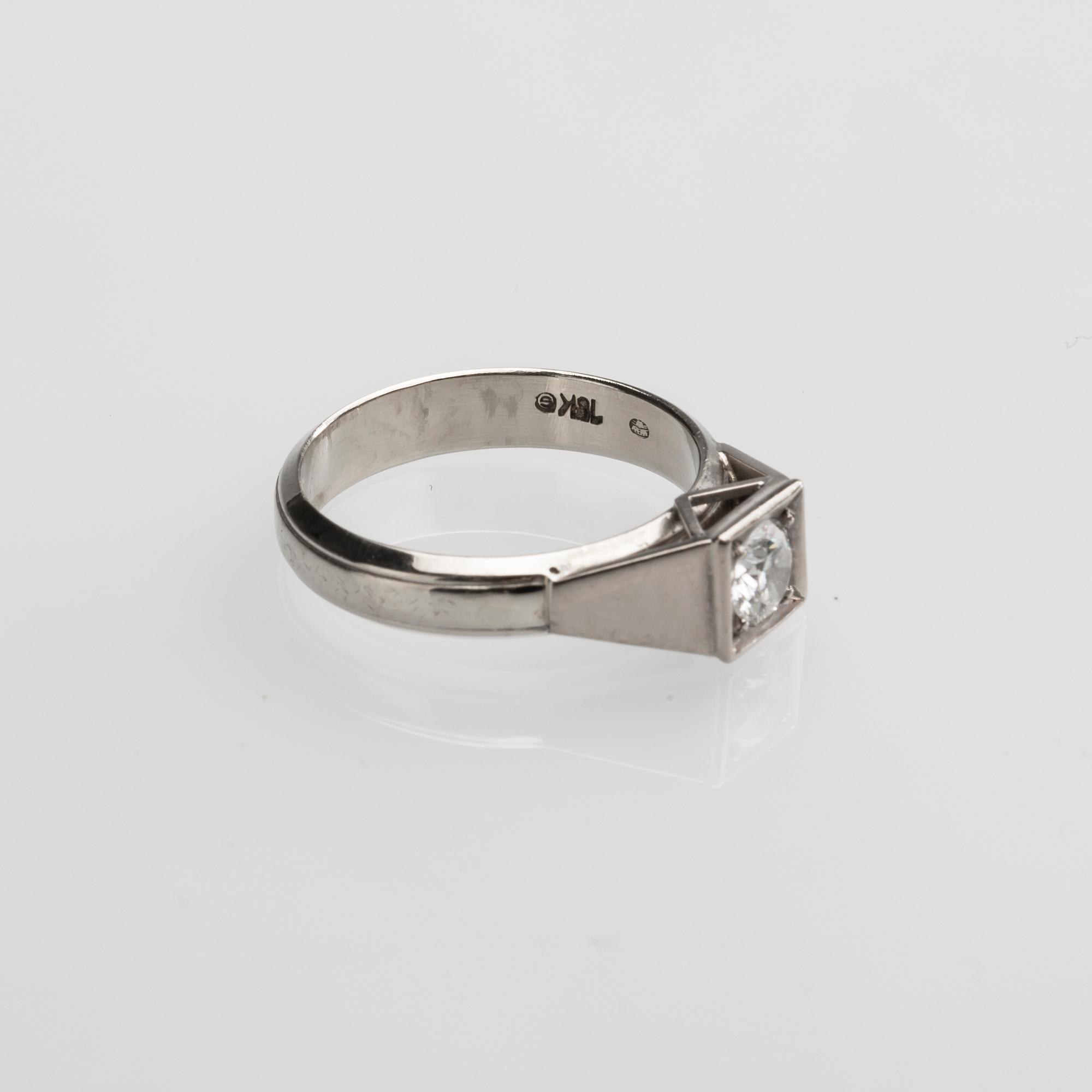 RING, 18 k vitguld med briljantslipad diamant, ca 0,40 ct. Vikt ca 4,9 g.