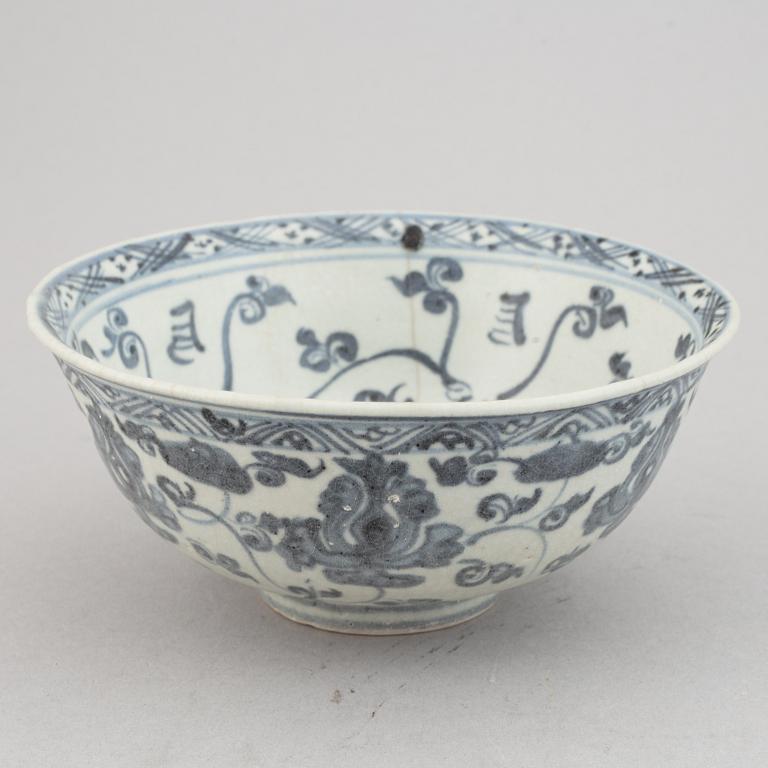 A group of four blue and white bowls, Ming dynasty (1368-1644).