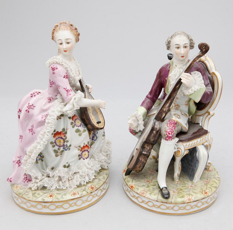 FIGURINER, ett par. porslin, 1900-talets första hälft.