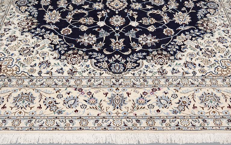 A part silk Nain carpet, so-called 9LAA, approx. 342 x 247 cm.