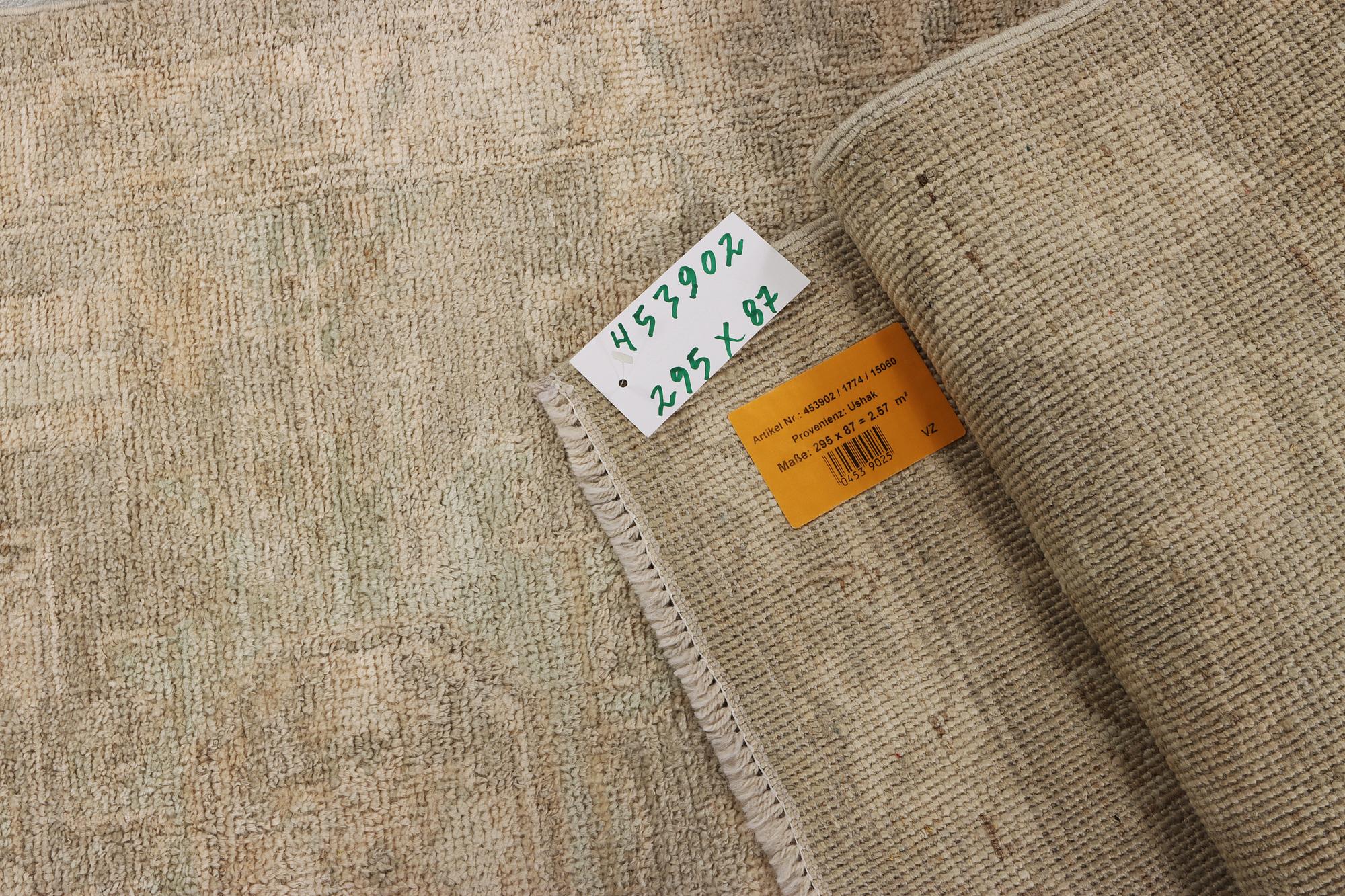 An Ushak runnercarpet, c. 295 x 87 cm.