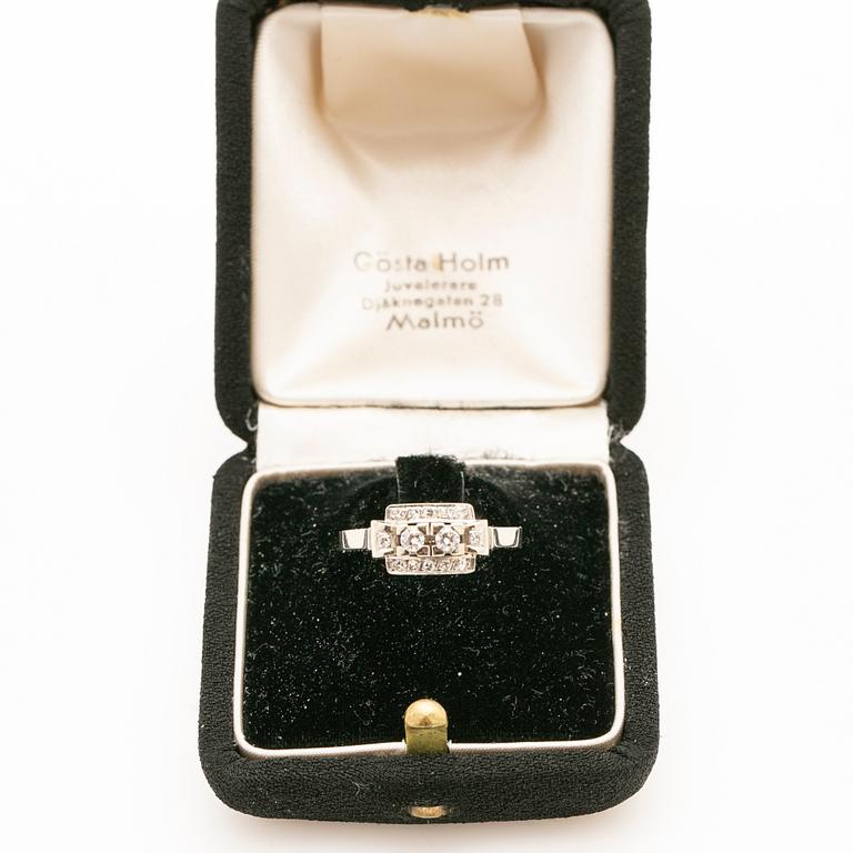Ring, 18K gold with brilliant-cut diamonds, G. Dahlgren & Co, Malmö, 1966.