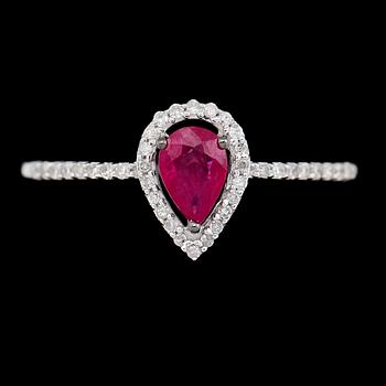 RING, 14K vitguld, rubin ca 0.50 ct och diamanter tot ca 0.12 ct.