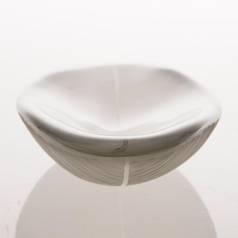A Sulka (Feather) glass bowl signed Tapio Wirkkala, Iittala -58.