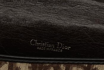 CHRISTIAN DIOR, kuvertväska, skärp samt scarf.