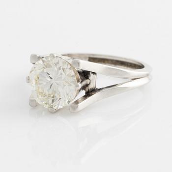 C.G. Hallberg, platinum ring, 1948, brilliant-cut diamond 2.51 ct according to inscription. Old cut.