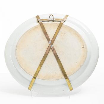 A porcelain serving dish, China, Qing dynasty, Jiaqing (1796-1820).