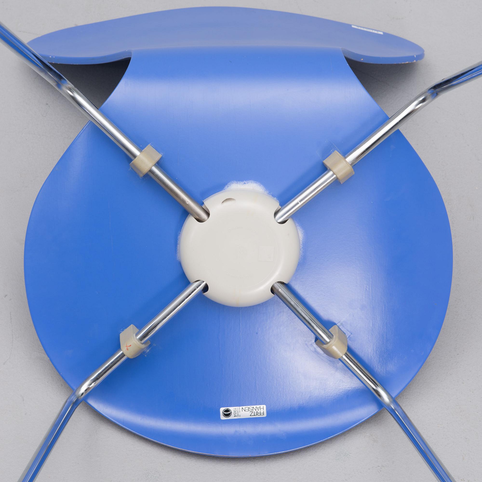 ARNE JACOBSEN, TUOLEJA, 4 kpl, "Sjuan", valmistajan merkinnät, Fritz Hansen, Tanska, 1980-luku.