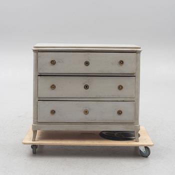 Chest of drawers, 19th century.