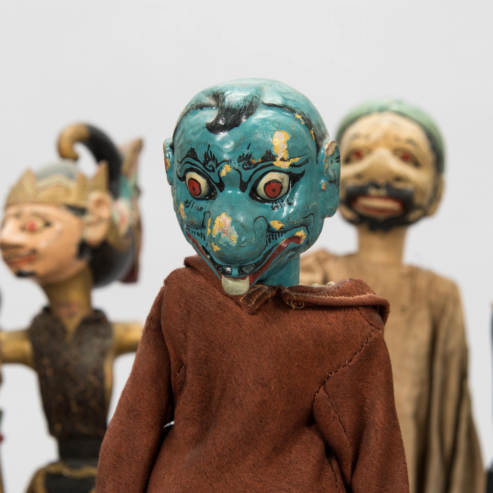 18 Indonesian 'Wayang golek' puppets / marionettes, circa 1900.