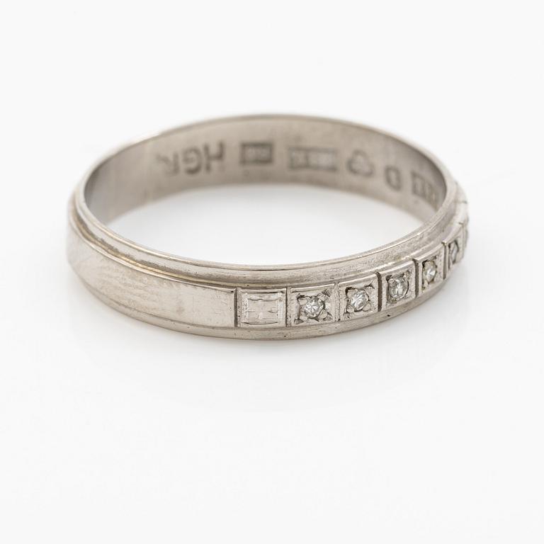 Ring halvallians 18K vitguld med små åttkantslipade diamanter.