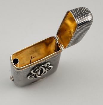 CIGARETTETUI, silver, 1900-talets första hälft. Vikt ca 127 g.