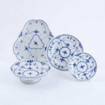 Service parts, 21 pieces, porcelain, "Musselmalet", full and half lace, Royal Copenhagen, Denmark.