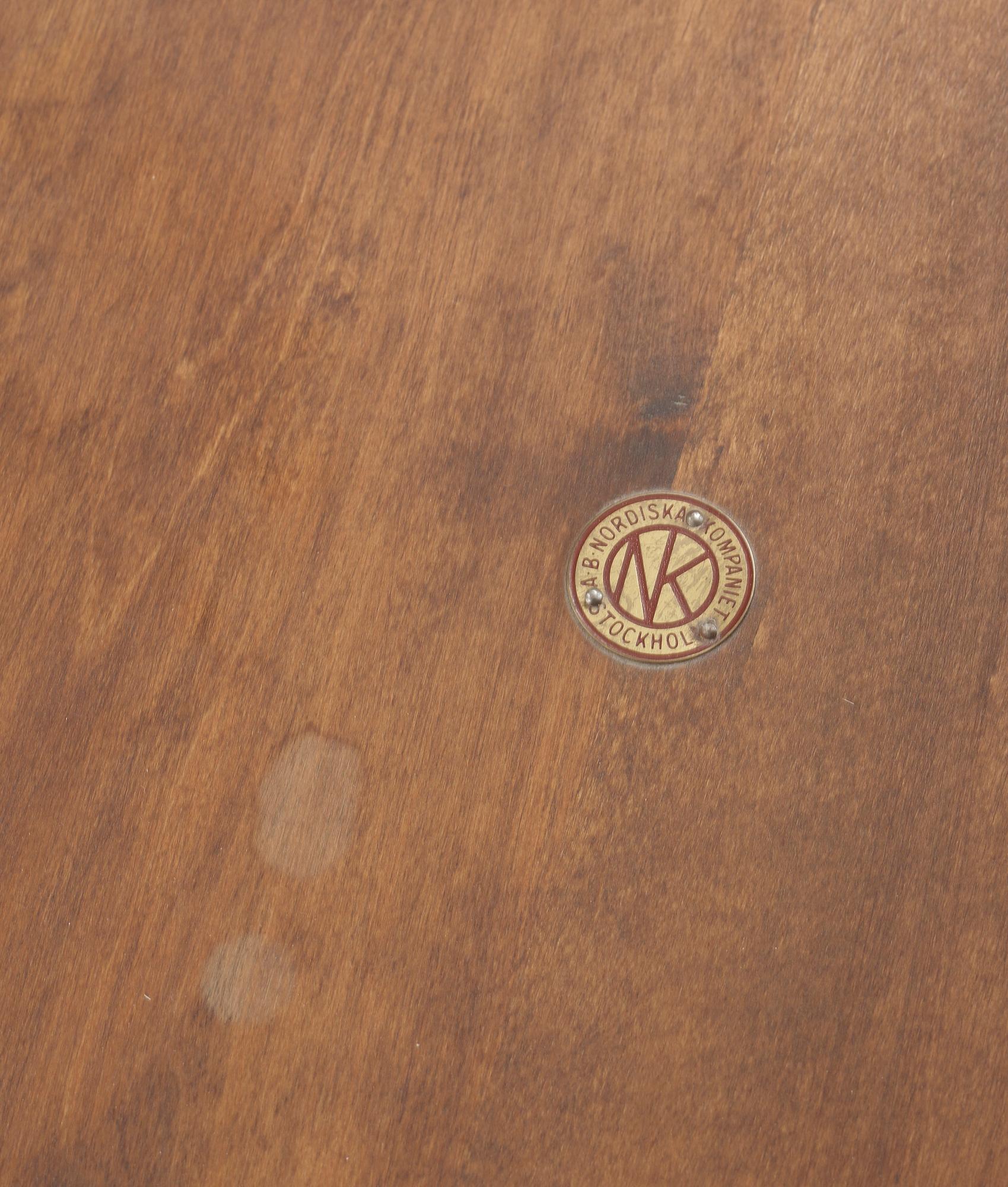 MATSALSGRUPP, 1+2+16 delar, senbarockstil, NK:s verkstäder, 1900-talets första hälft. (5 st iläggsskivor).