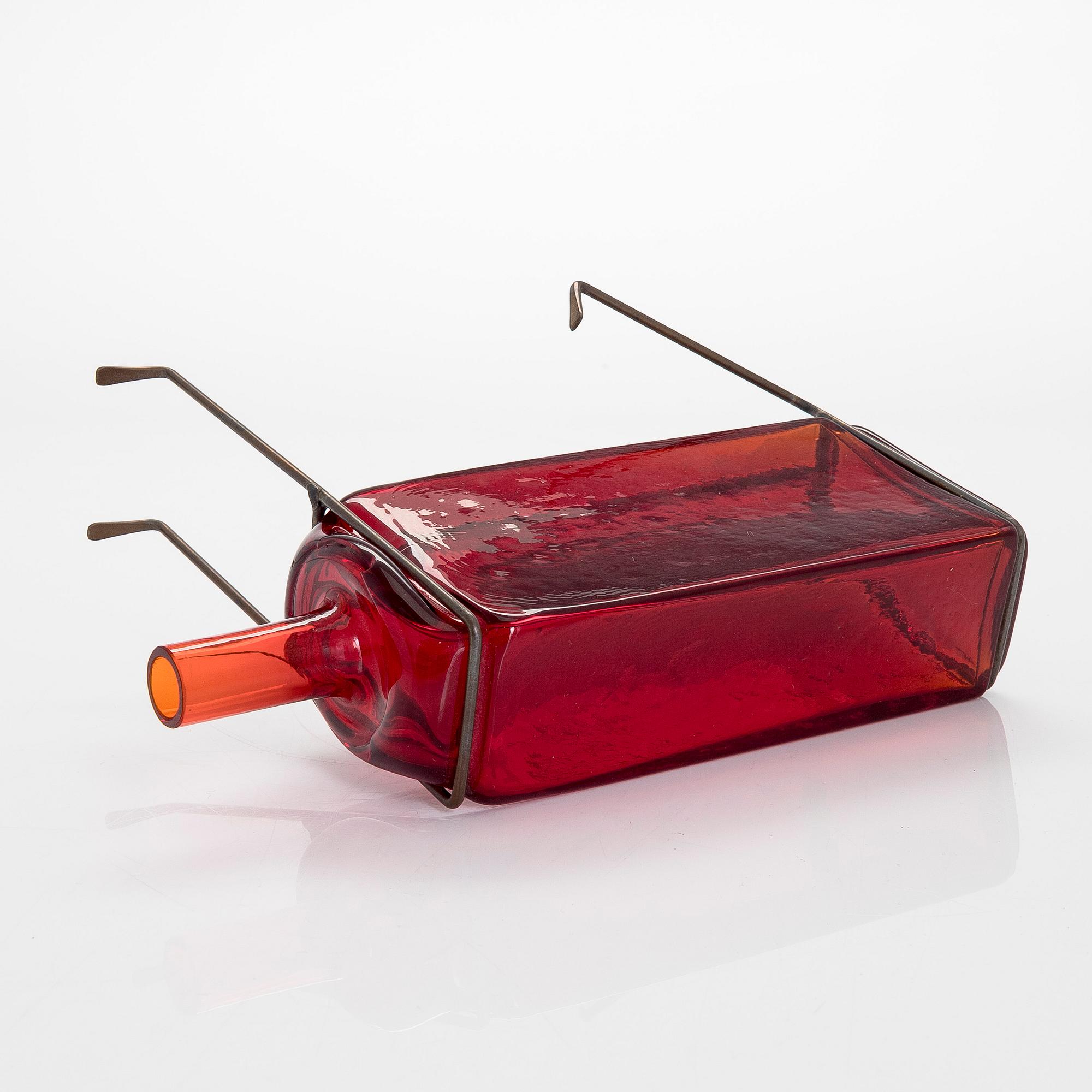 Markku Salo, Glasskulptur,  "Blushes Easily", signerad M. Salo Nuutajärvi.