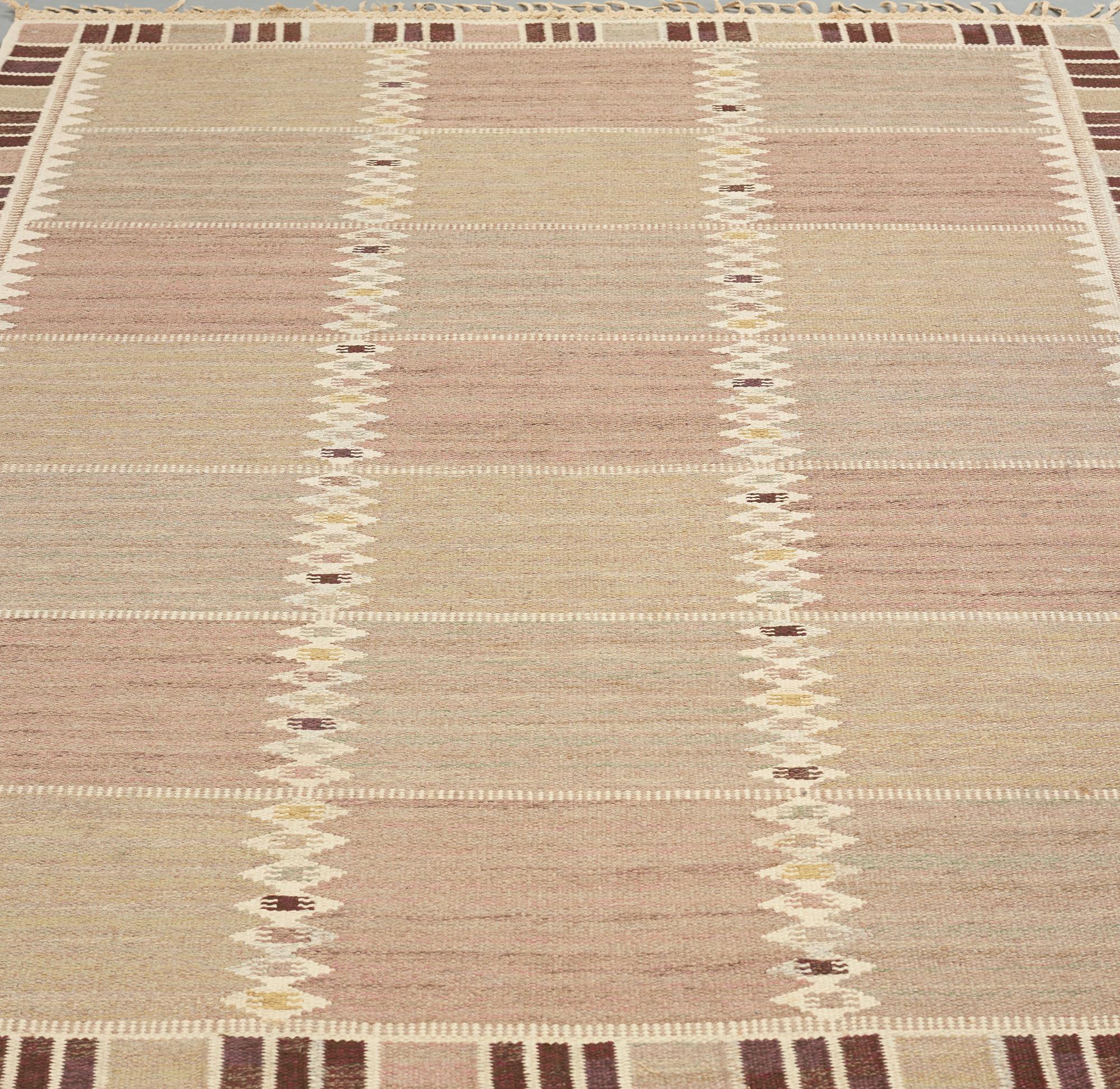 Barbro Nilsson, BARBRO NILSSON, A CARPET, "Salerno grå med enkel bård", flat weave, ca 245 x 170,5 cm, signed AB MMF BN.