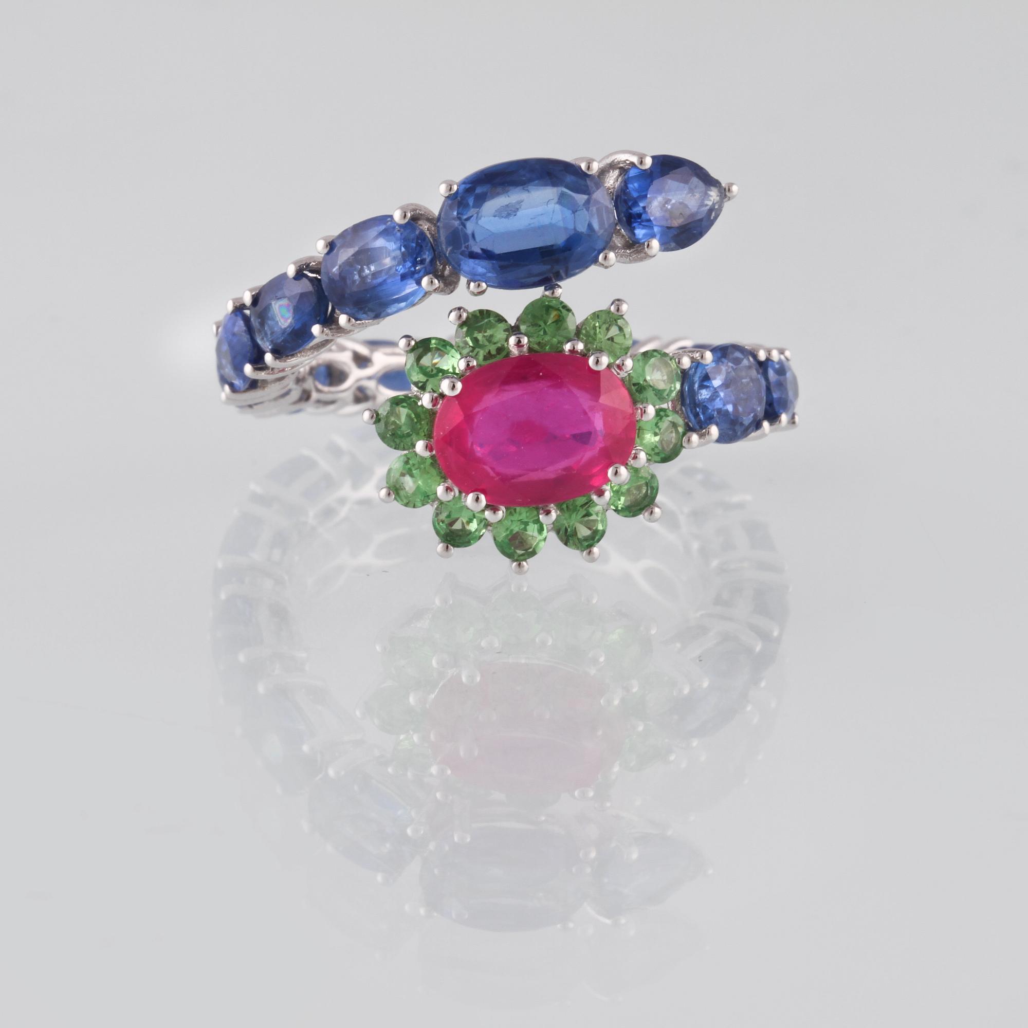 RING, 18K vitguld med fasettslipad rubin ca 1.55 ct, kyaniter  5.26 ct samt demantoider ca 0.70 ct. Vikt ca 4,7 gram.