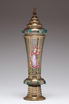 PRAKTPOKAL, glas. Nyrenässansstil. 1900-talets början.