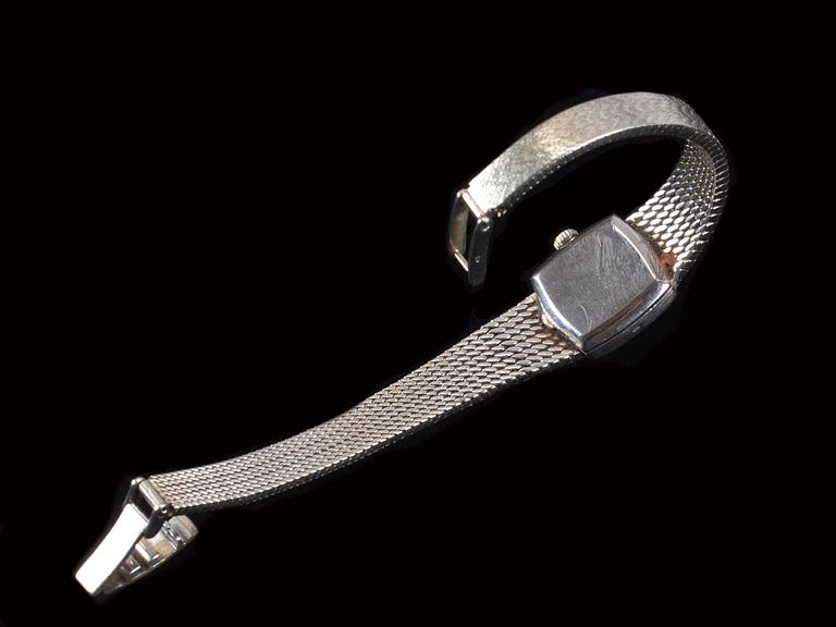 DAMARMBANDSUR, Omega. Länk i 18k vitguld. Urtavla med små diamanter. Vikt tot ca 30 g.