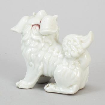 A Chinese blanc de chine figurine of a buddhist lion, 20th century.