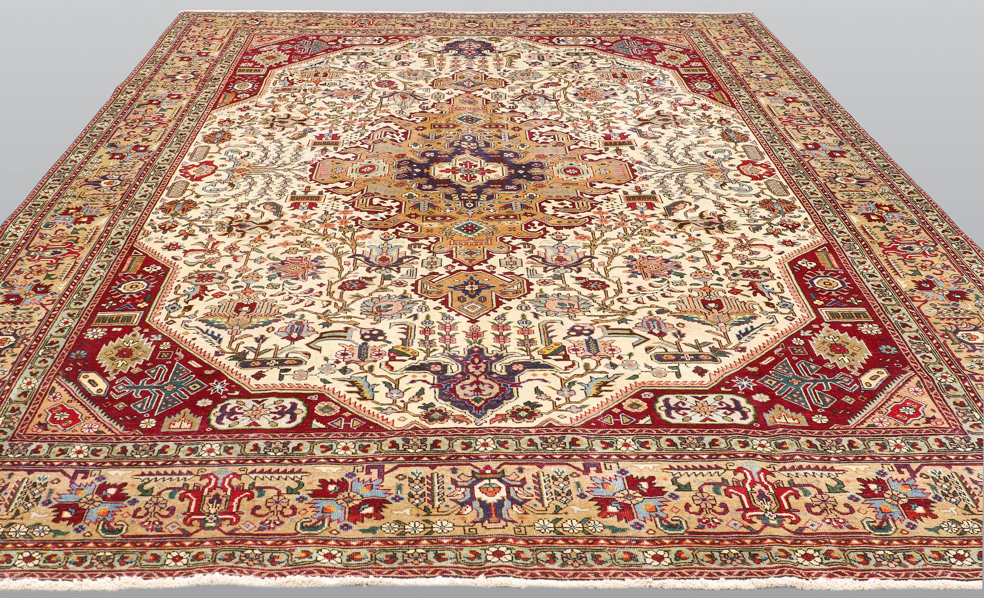 A carpet, Tabriz, ca 392 x 291 cm.