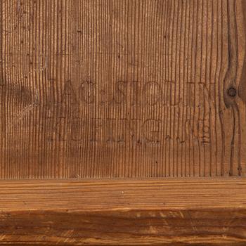 An alder veneered tilt-top table by Jacob Sjölin (Master 1767-1785, Köping and Kungsör).