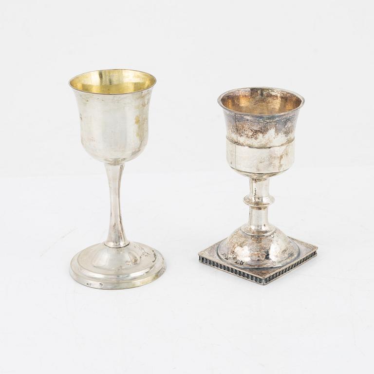 A silver cup, Arvid Wernström, Eksjö, Sweden, 1809, and a parcel-gilt silver cup, Fredrik Nymansson, Kristinehamn.