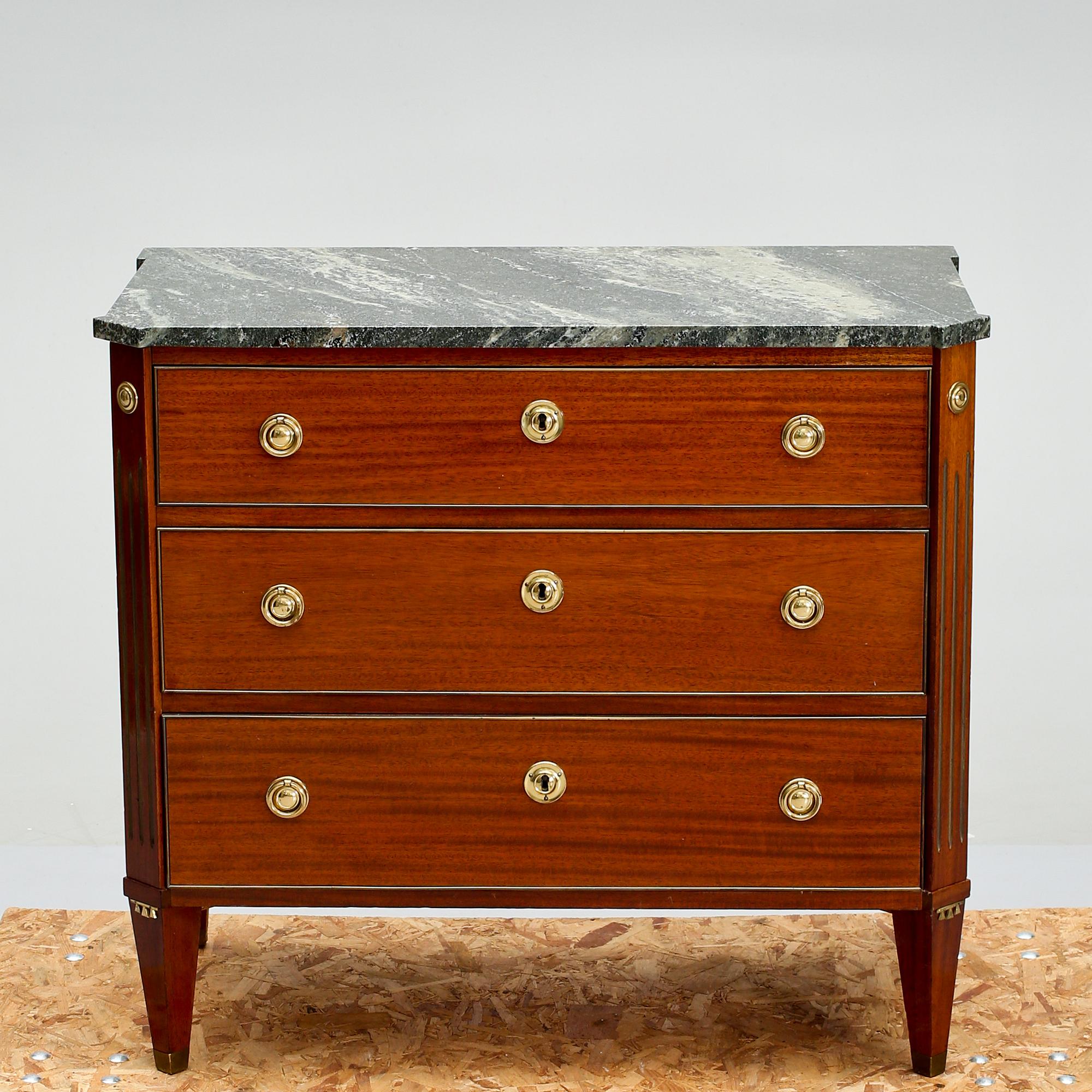 BYRÅ, sengustaviansk stil, 1900-talets andra hälft.