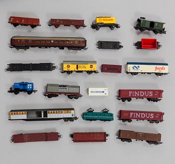 A model train set with locomotives, wagons, rail H0, Danish village houses, tunnel, mountain and more.