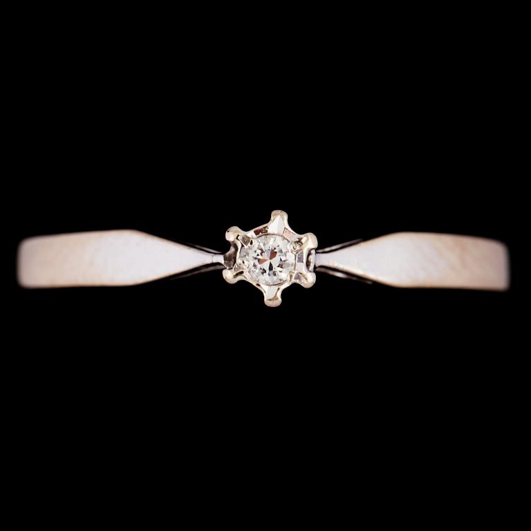 RING, 18K vitguld med briljantslipad diamant 0.025 ct, kattfotstämplad. Vikt 1,6 g.