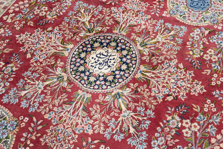 Carpet, oriental, approx. 340 x 250 cm.