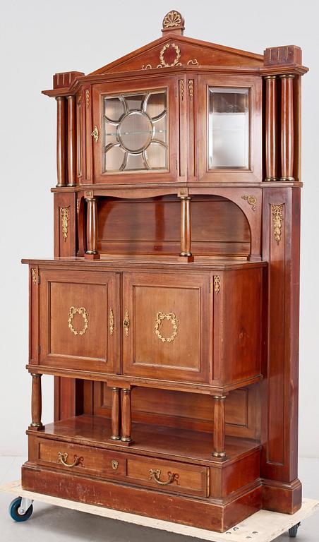 SKÅP, empirestil, 1900-talets början.