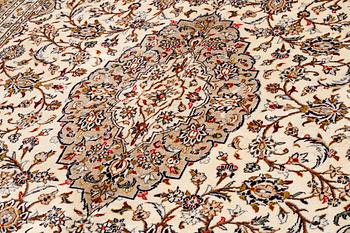 A KESHAN RUG, 360 x 238 cm.