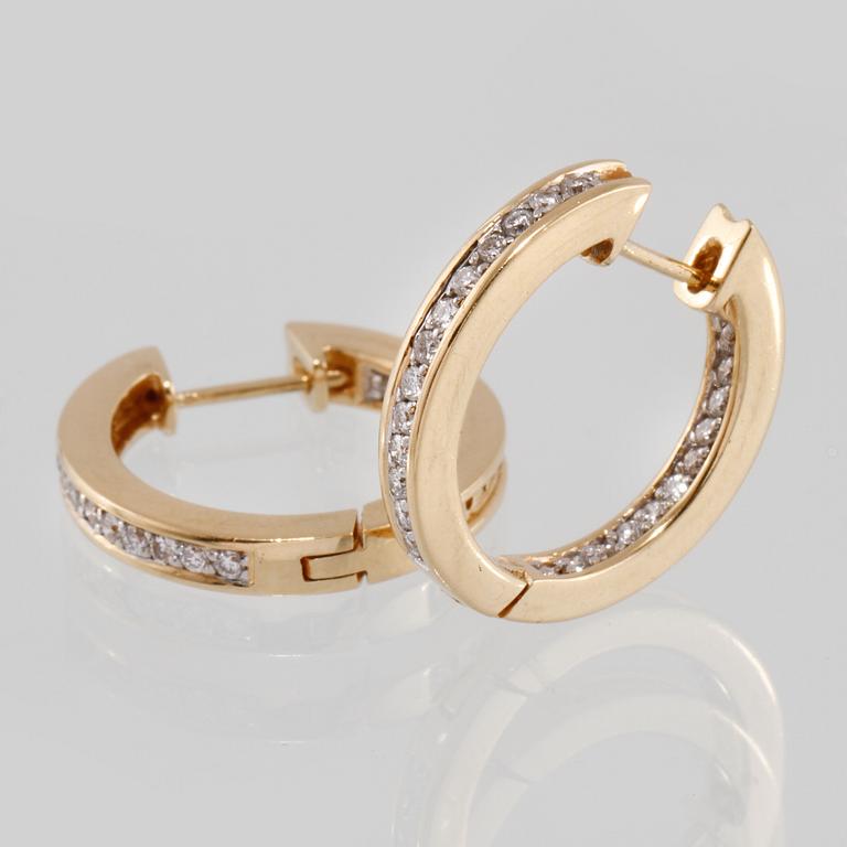 ÖRHÄNGEN, 18K guld med briljantslipade diamanter ca 2.00 ct, Manuel, Stockholm. Vikt 11,3 gram.