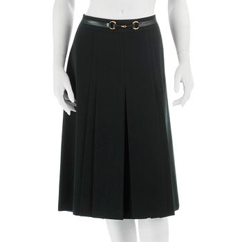 853. CÉLINE, a green wool skirt, size 48.