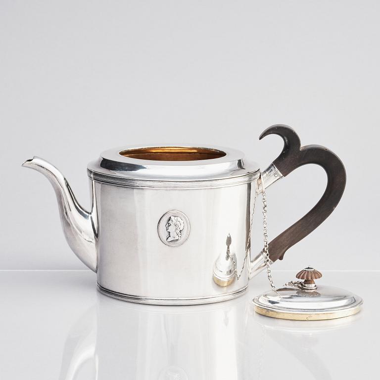 A Finnish silver teapot, mark of Henrik Sandberg, Helsingfors 1813.