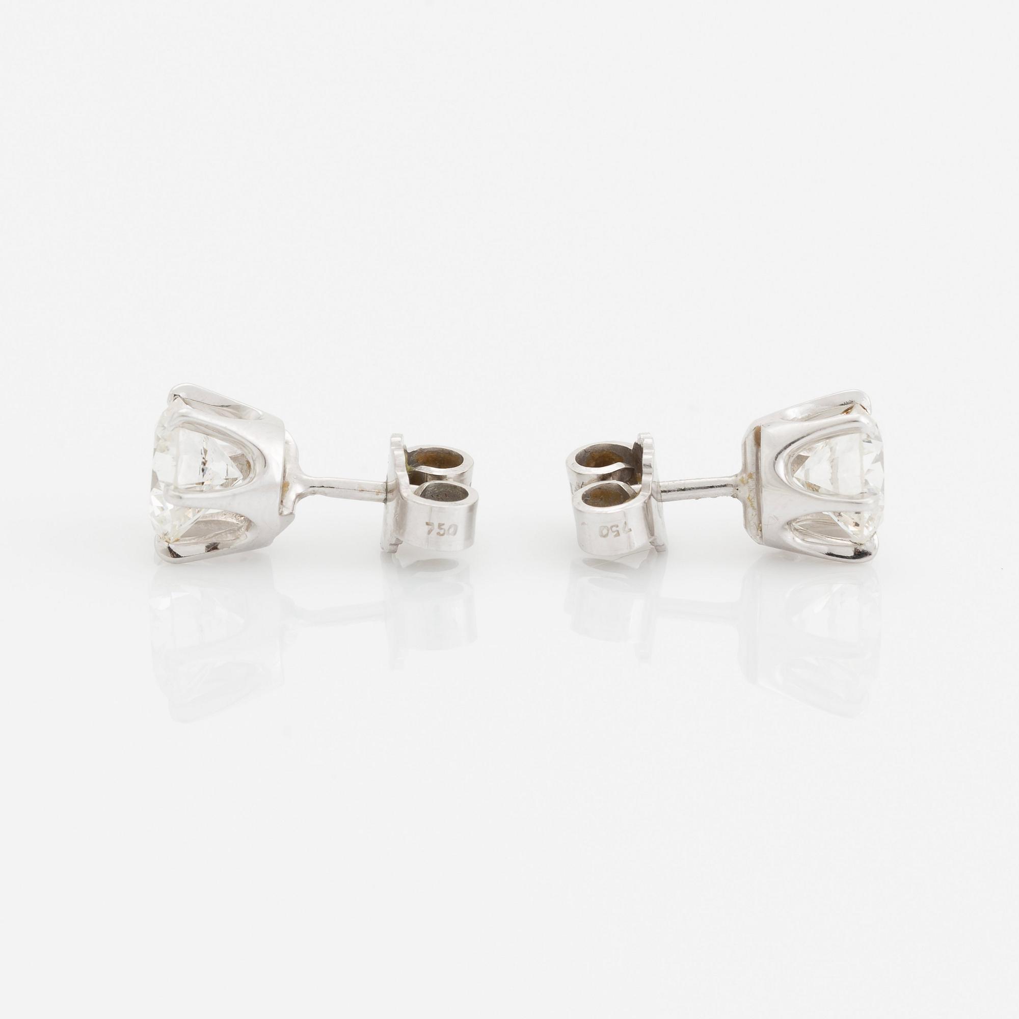 A pair of 18K white gold earrings set with round brilliant-cut diamonds with a total weight of ca 2.00 cts.